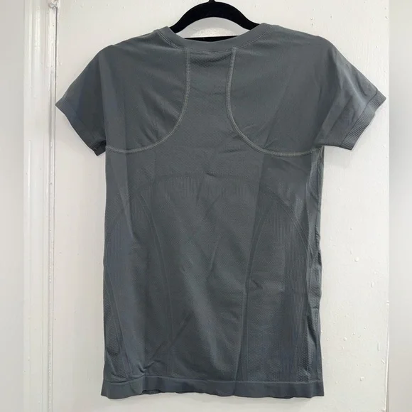 Athleta Momentum Seamless Tee size S - Picture 4 of 4